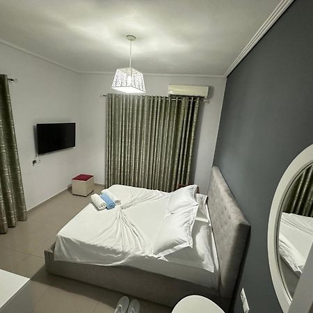 Hotel Elisabet Sarandë エクステリア 写真