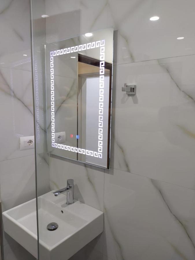 Hotel Elisabet Sarandë エクステリア 写真