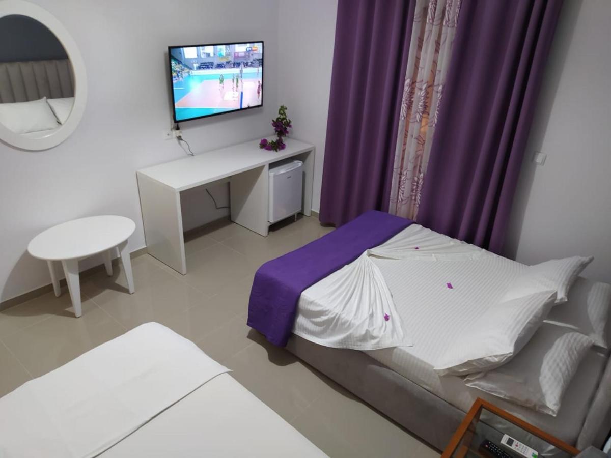 Hotel Elisabet Sarandë エクステリア 写真