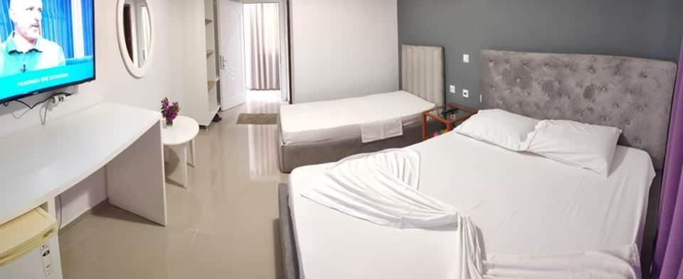 Hotel Elisabet Sarandë エクステリア 写真
