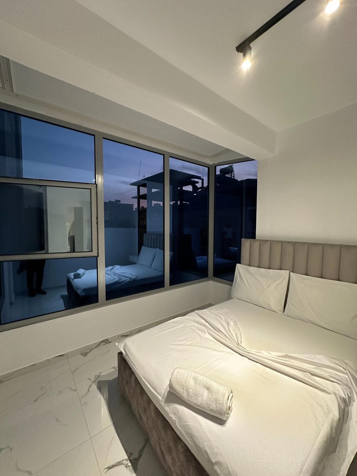 Hotel Elisabet Sarandë エクステリア 写真