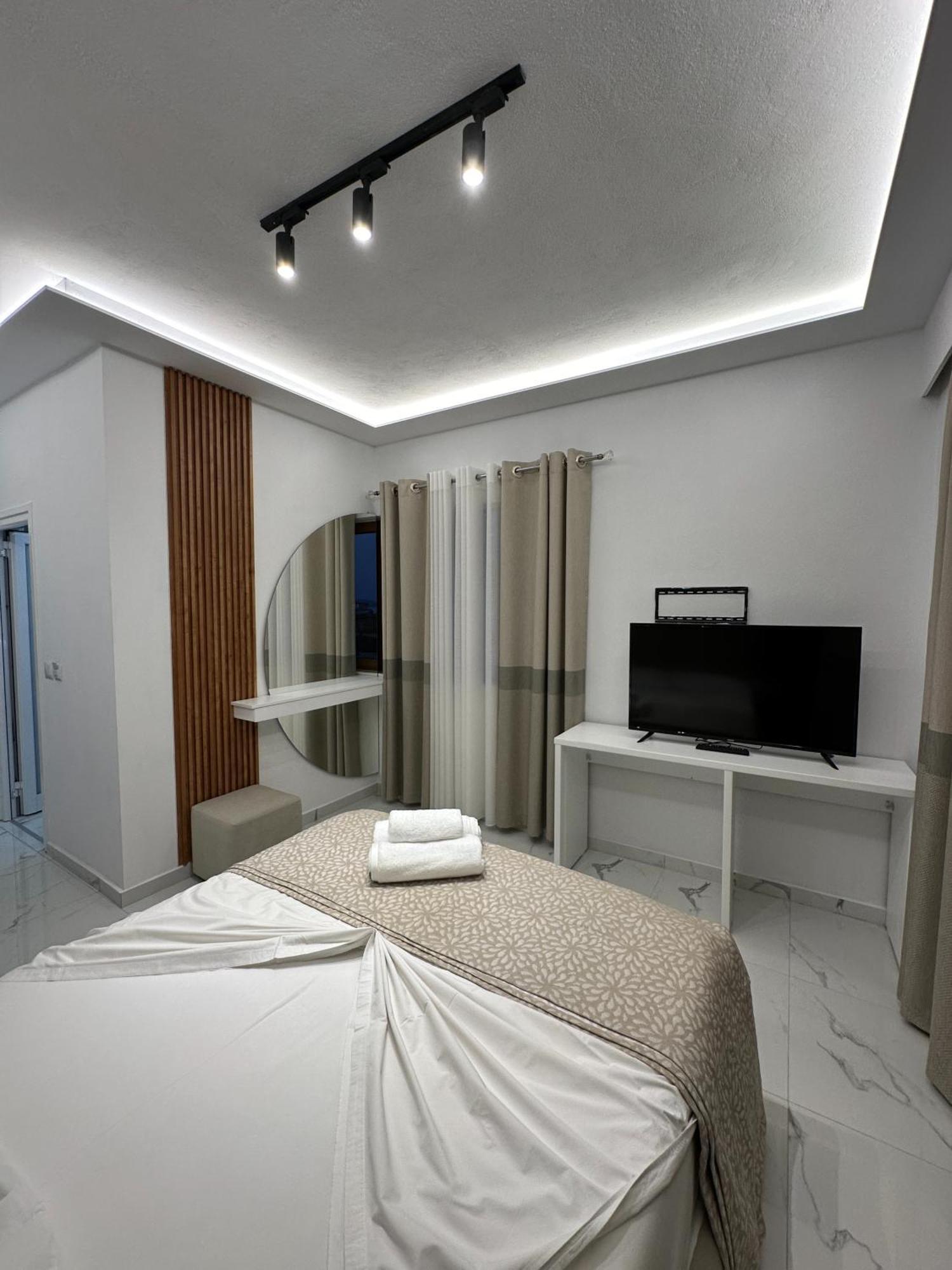 Hotel Elisabet Sarandë エクステリア 写真