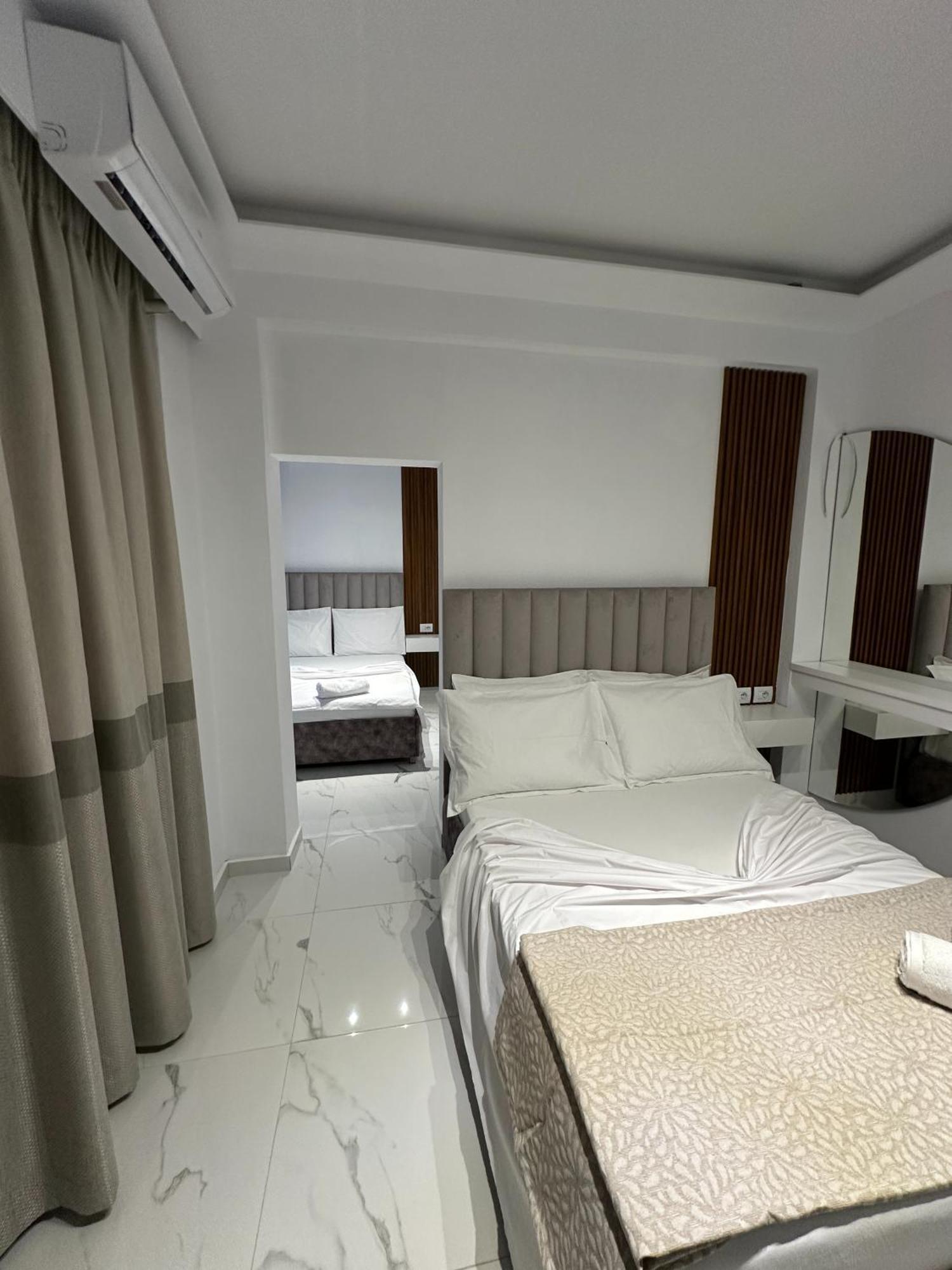 Hotel Elisabet Sarandë エクステリア 写真