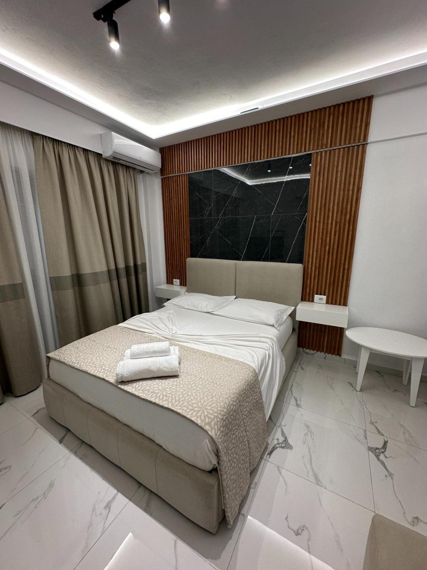 Hotel Elisabet Sarandë エクステリア 写真