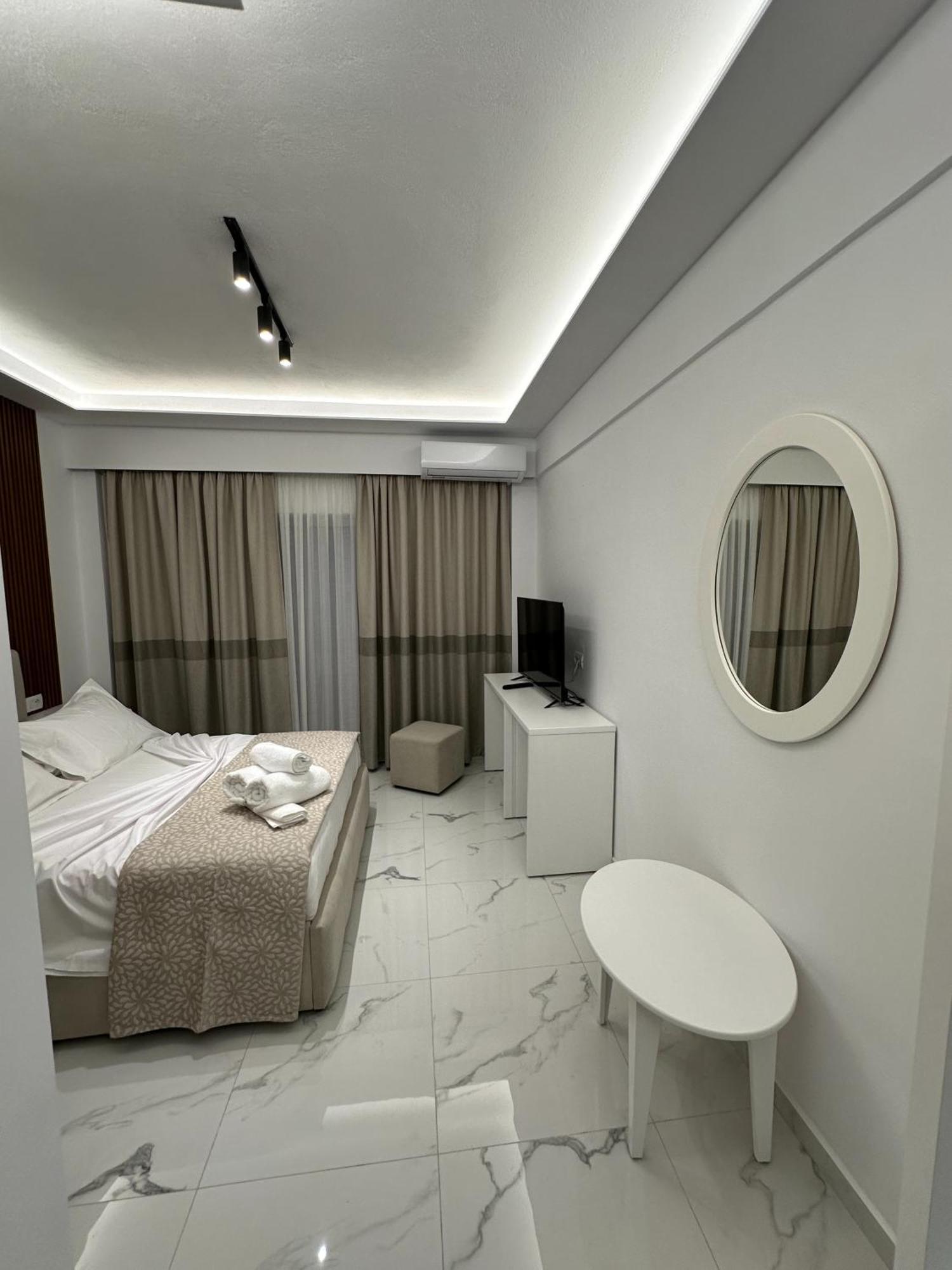 Hotel Elisabet Sarandë エクステリア 写真