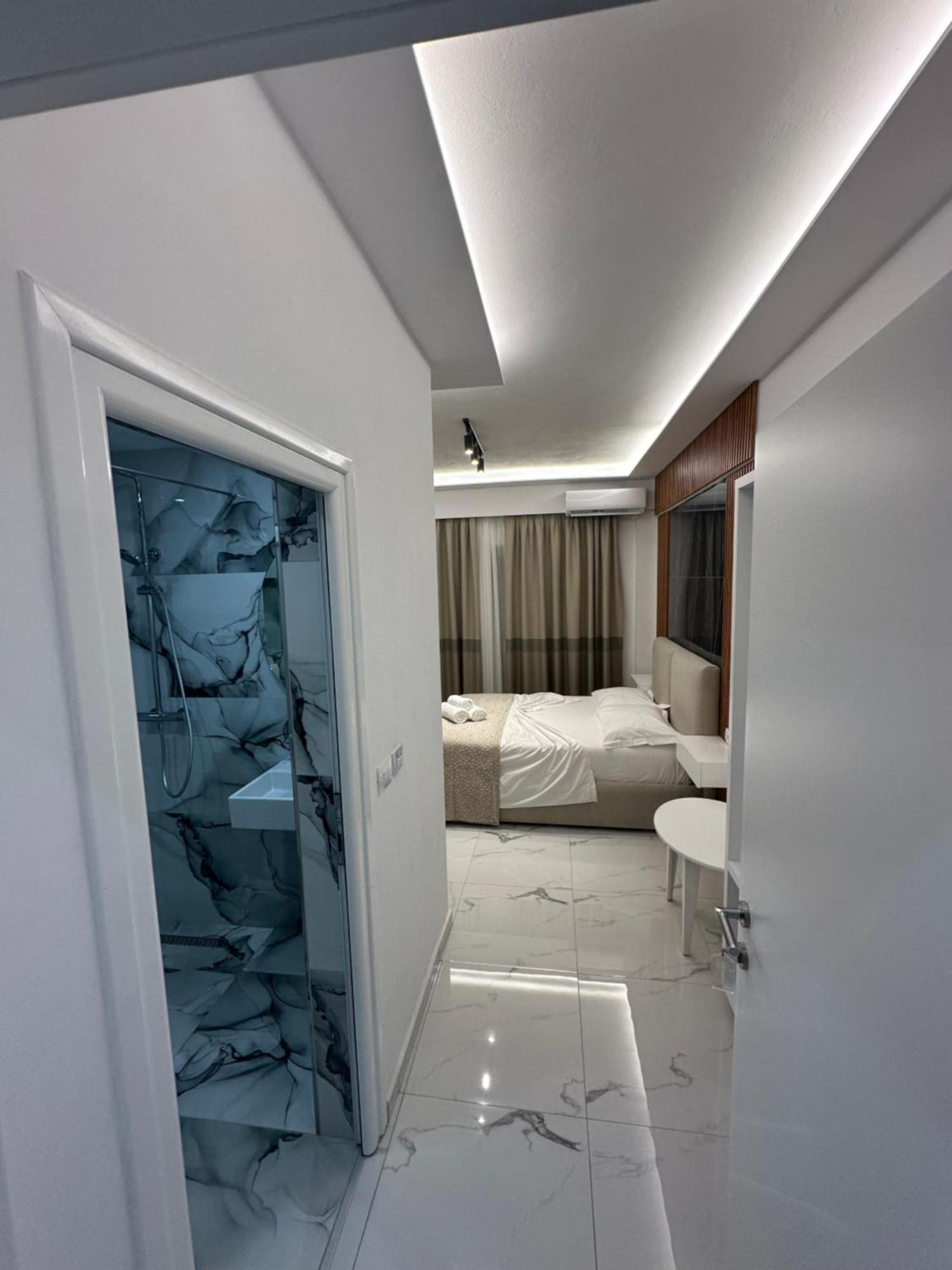 Hotel Elisabet Sarandë エクステリア 写真