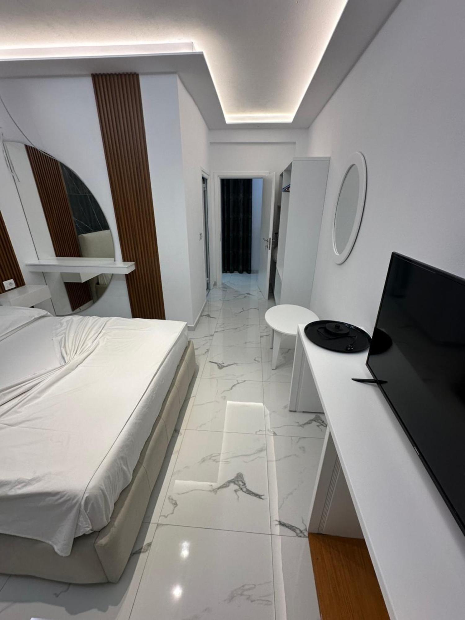 Hotel Elisabet Sarandë エクステリア 写真
