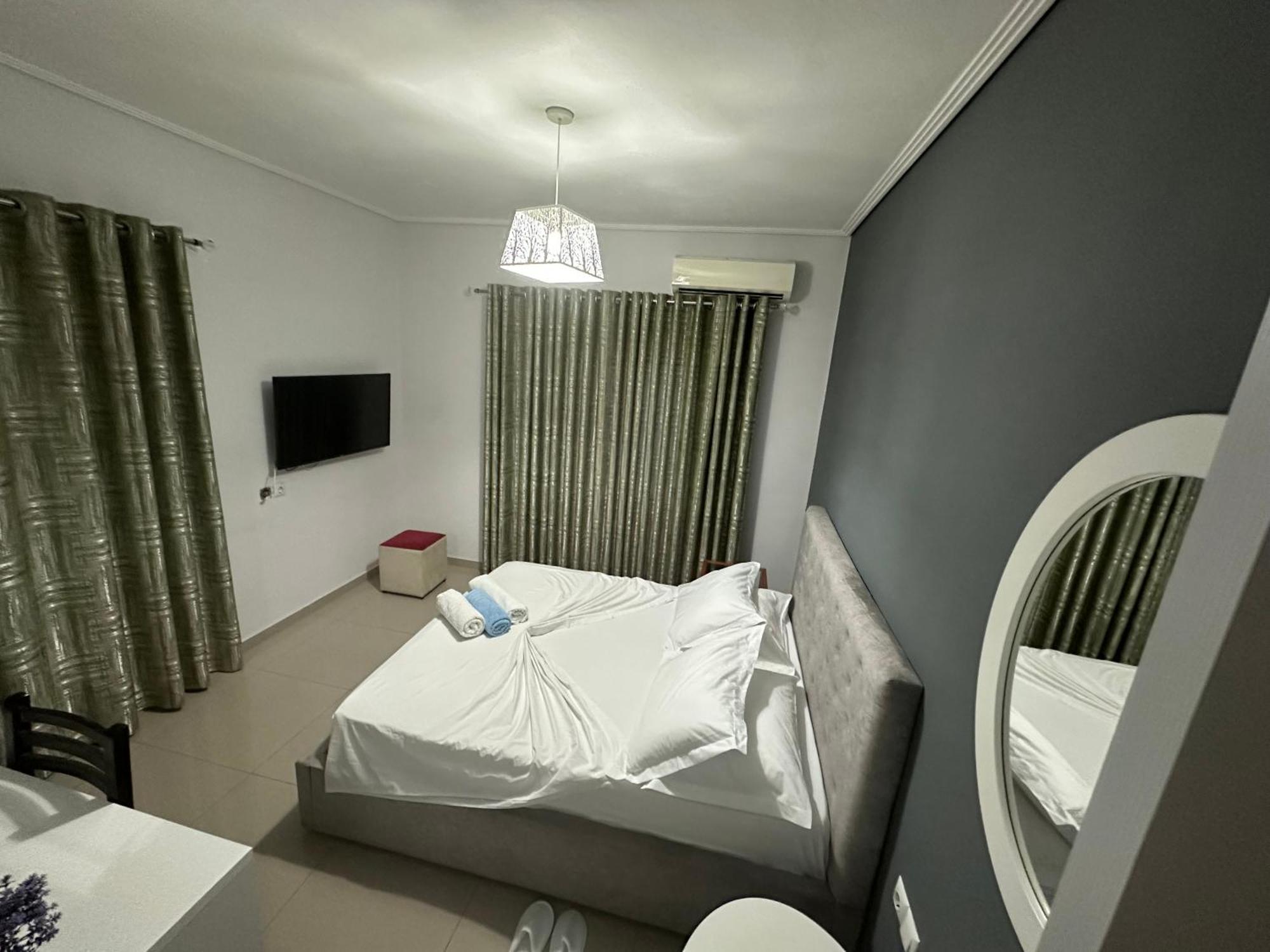 Hotel Elisabet Sarandë エクステリア 写真