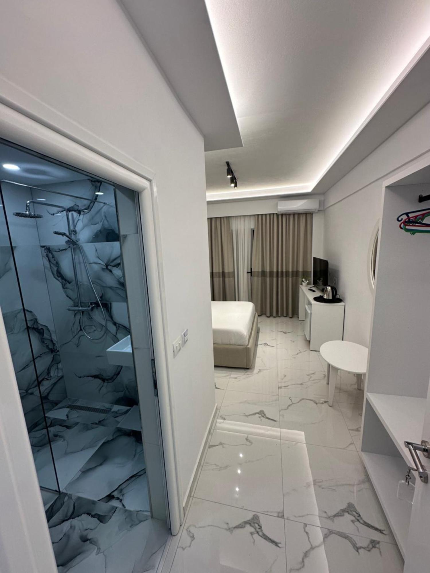 Hotel Elisabet Sarandë エクステリア 写真