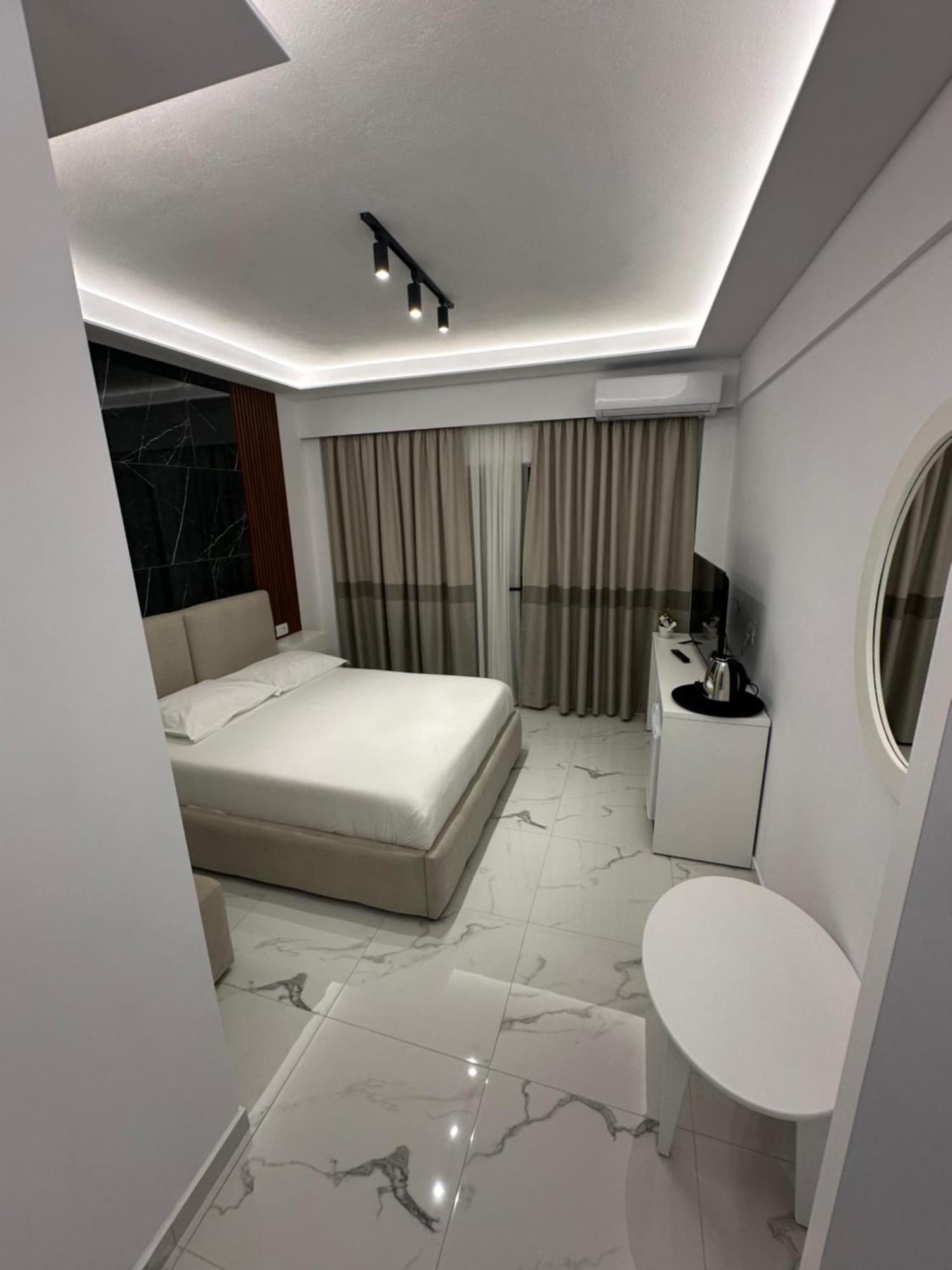 Hotel Elisabet Sarandë エクステリア 写真