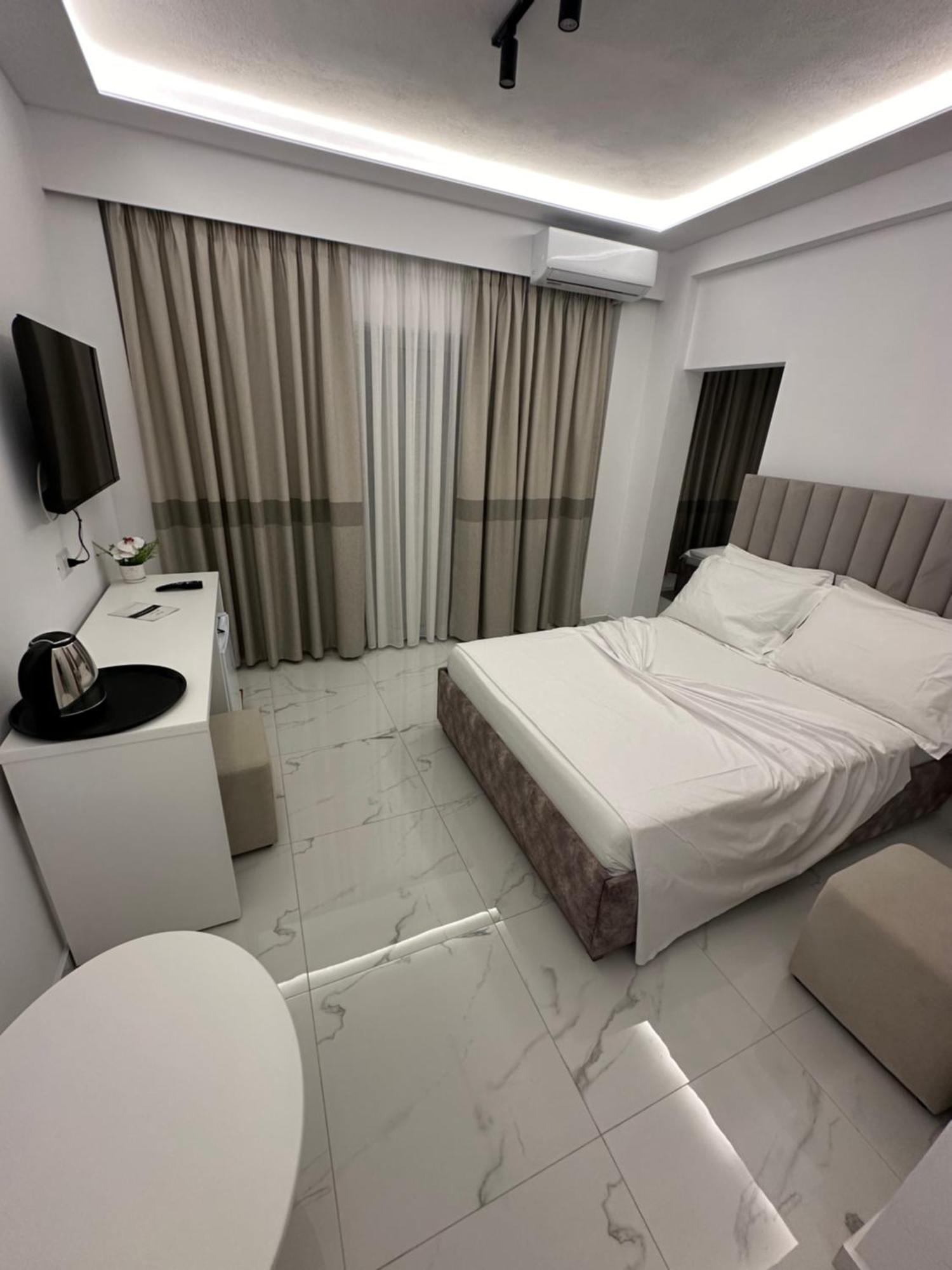Hotel Elisabet Sarandë エクステリア 写真