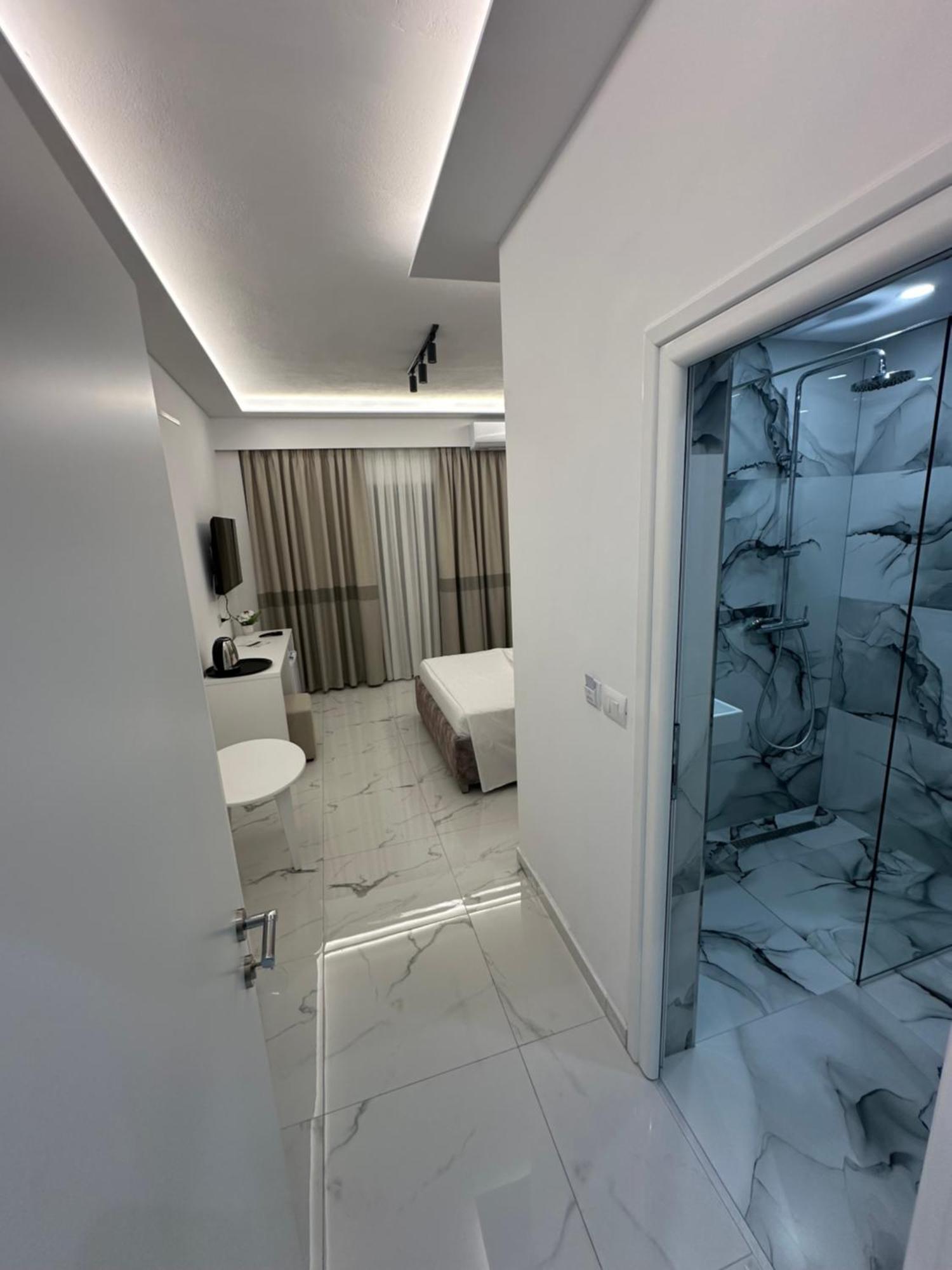 Hotel Elisabet Sarandë エクステリア 写真