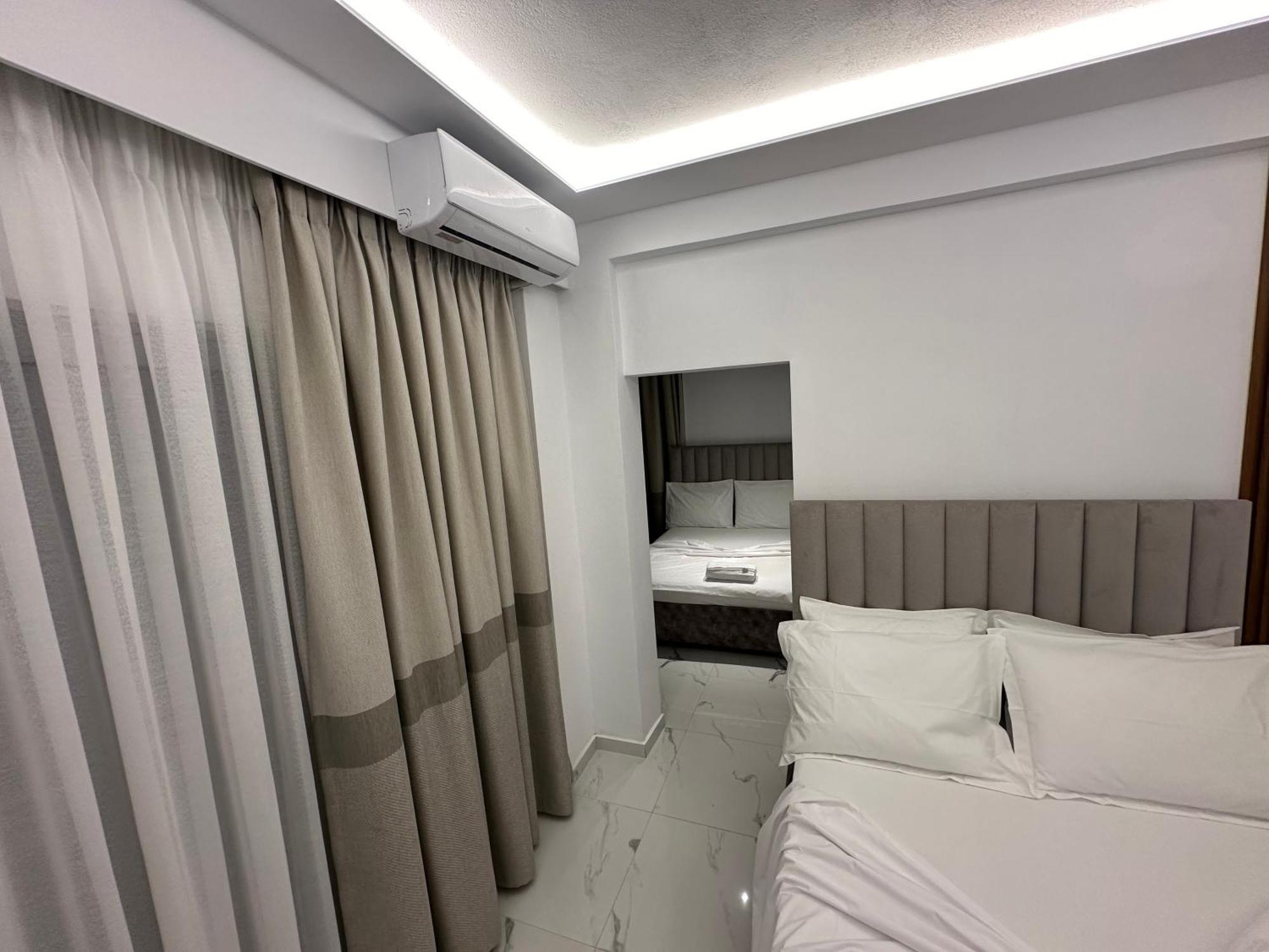 Hotel Elisabet Sarandë エクステリア 写真