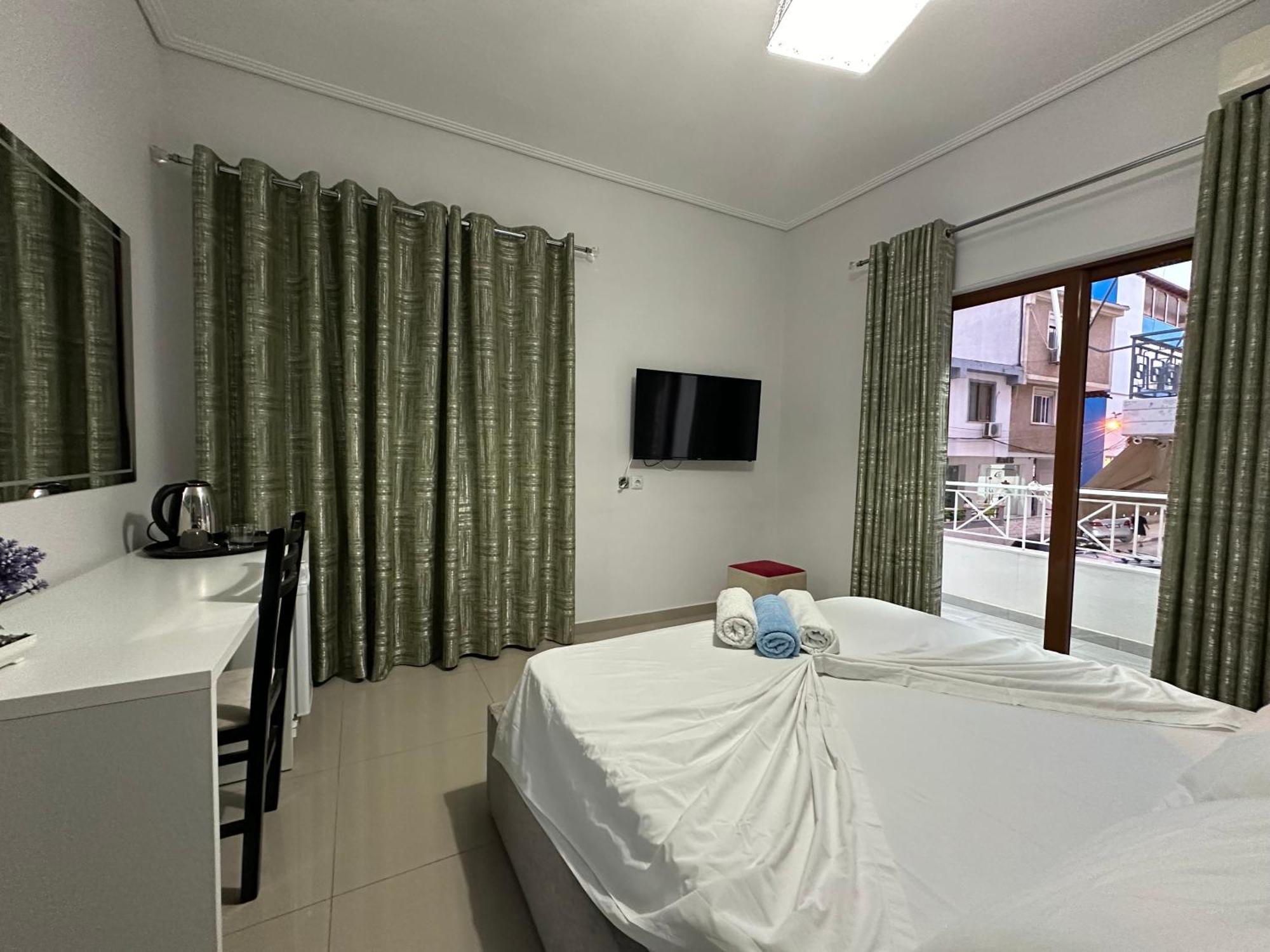 Hotel Elisabet Sarandë エクステリア 写真
