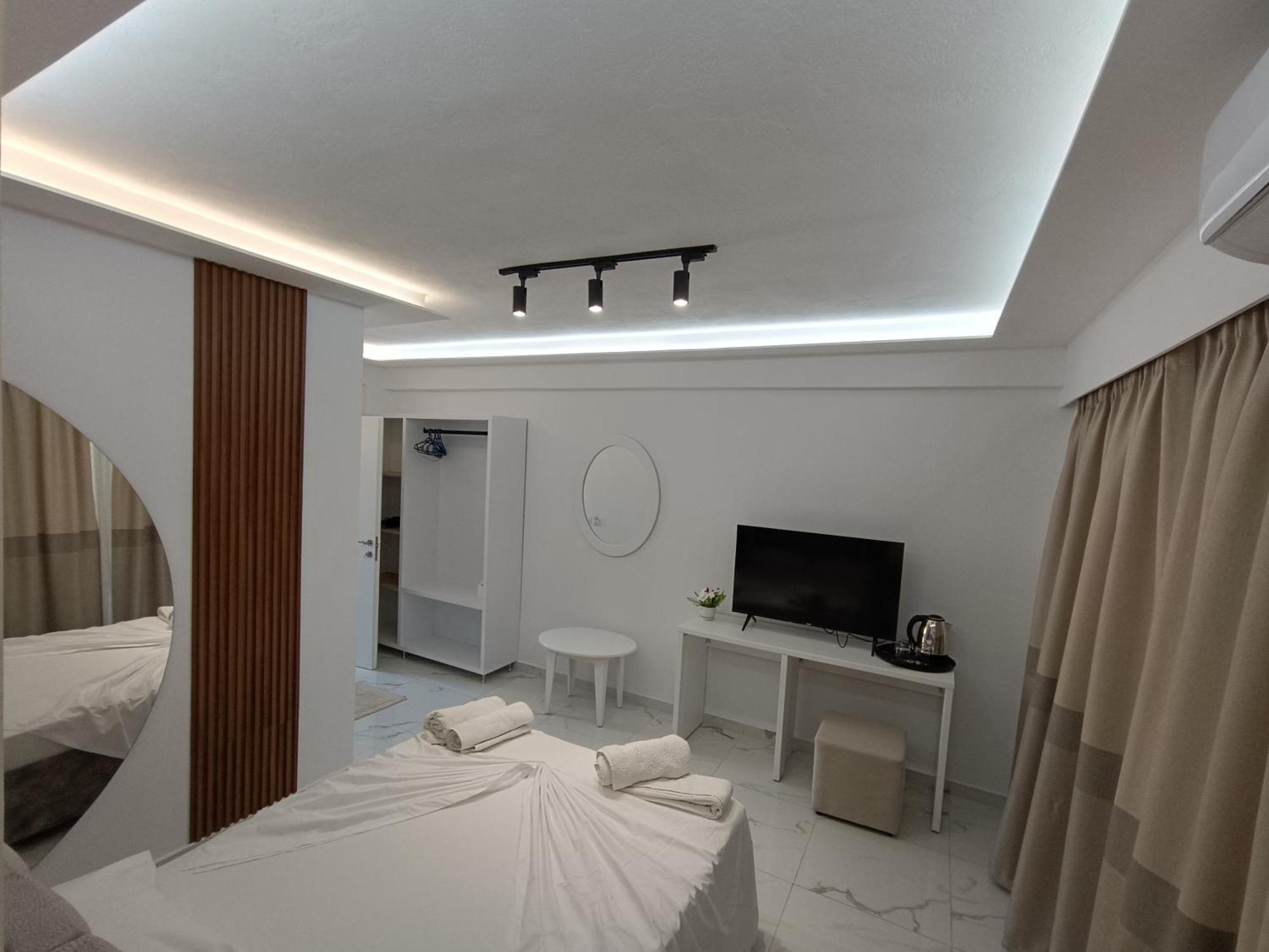 Hotel Elisabet Sarandë エクステリア 写真