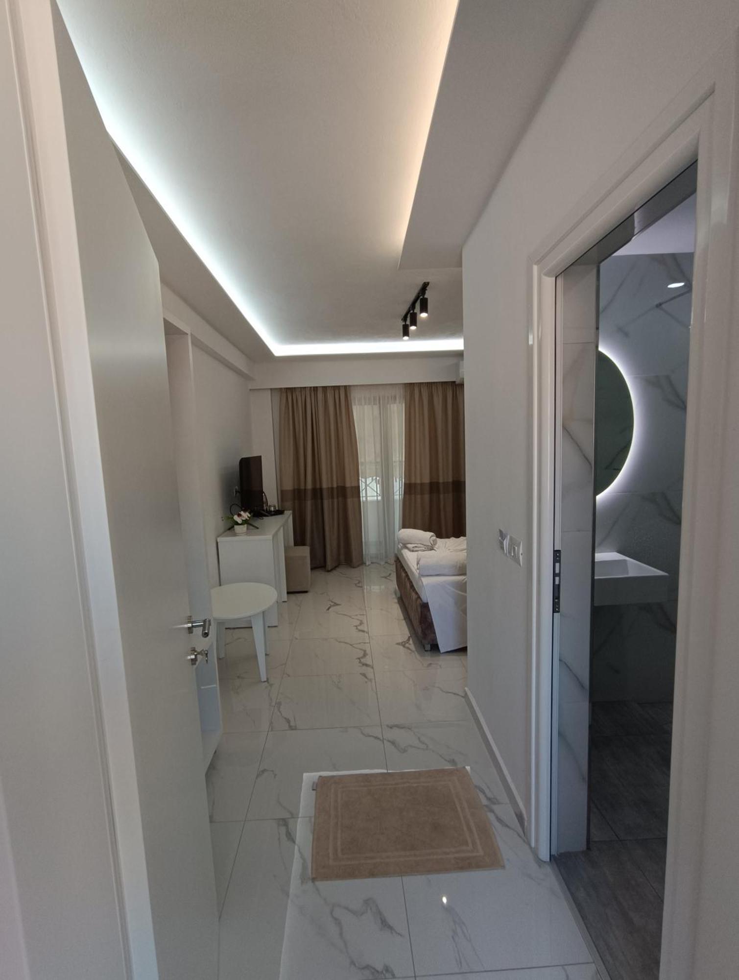 Hotel Elisabet Sarandë エクステリア 写真